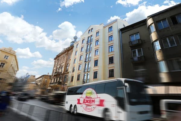 Готель Джем на Гнатюка