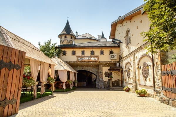 Гостинний двір Княжий двір