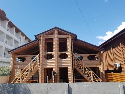 Приватний сектор Holz House