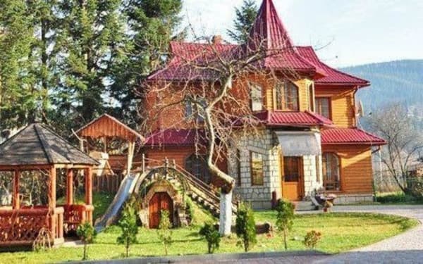 Приватна садиба Надія і П