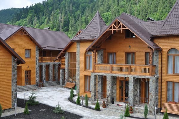 Готель Срібні Роси