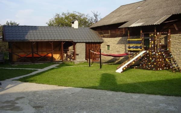 Приватна садиба Заринок