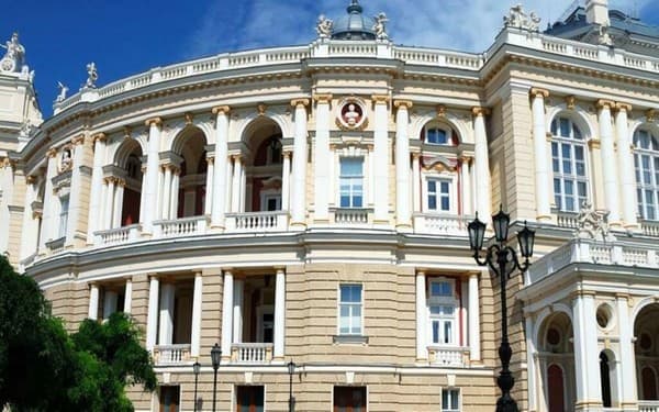 Готель De Versal