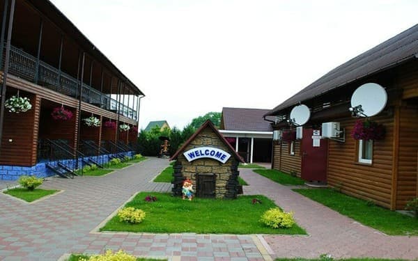 База відпочинку Між трьох озер