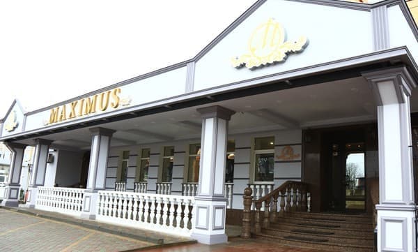 Готель Maximus Hotel