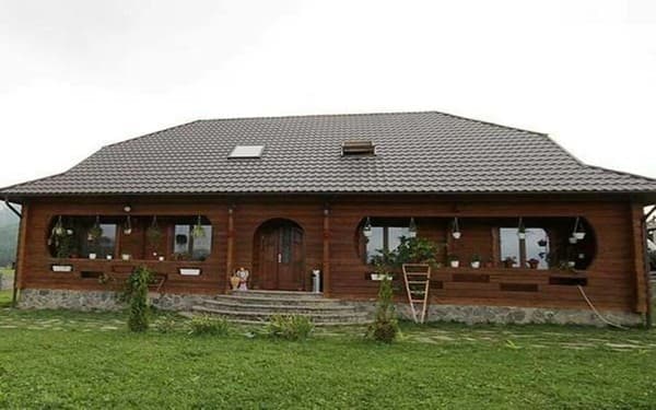 Приватна садиба Під Вухатим каменем