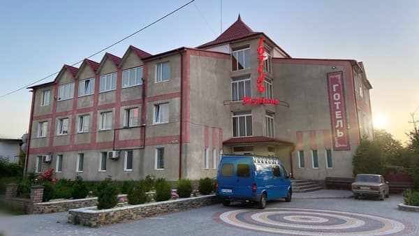 Готель Aдріана