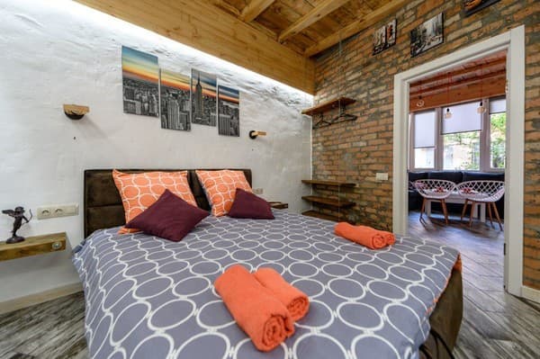 Квартира Новий тихий будинок в центрі міста