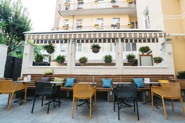 Готель Discovery Hotel