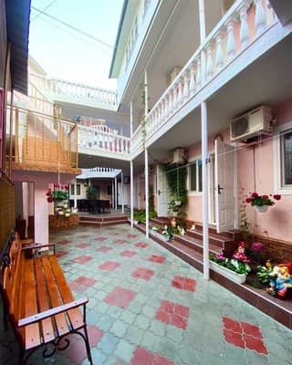 Готель Рожевий Дім