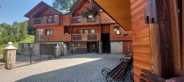 Гостинний двір Буковець