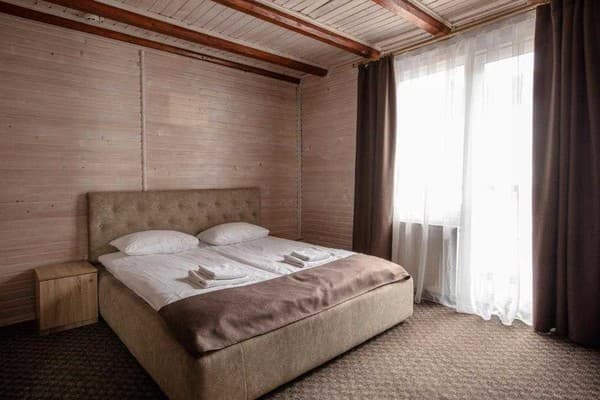 Приватна садиба Довбушанка