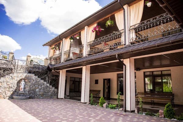 Готель Хутір