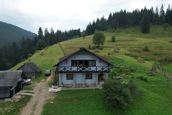 Приватна садиба Перлина гір