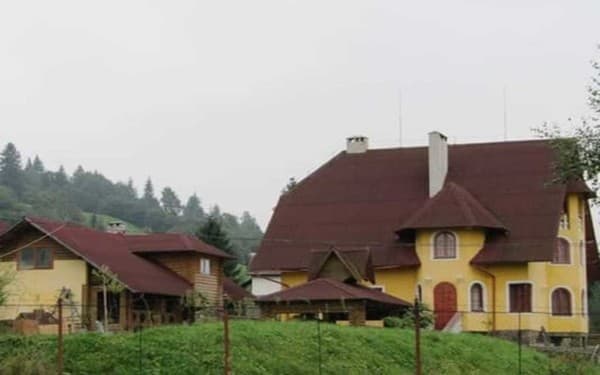 Приватна садиба Олена