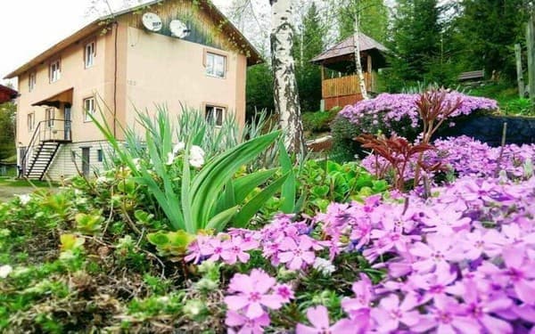 Приватна садиба Червона Калина