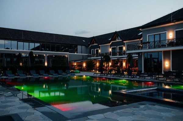 Готель Underhill Resort & Spa Hotel