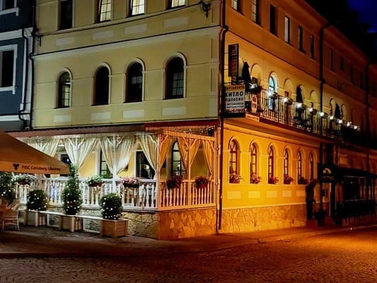 Гостинний двір Біля Ратуші