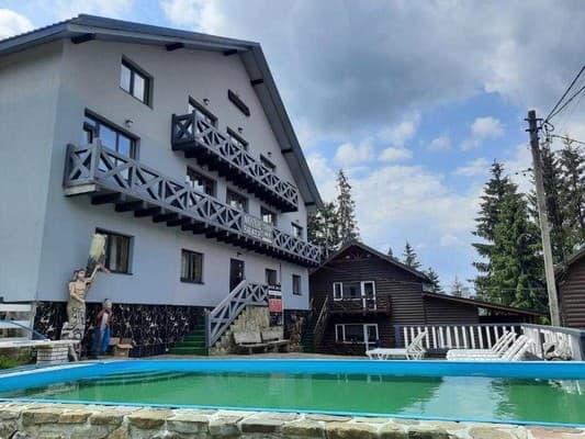 Гостинний двір Нове Шале