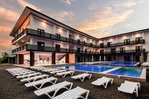 Готель Ambassador