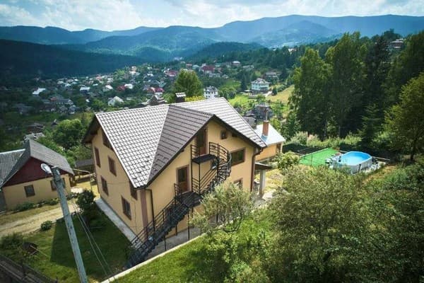 Приватна садиба Газдівська хата