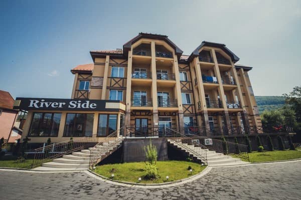 Готель RIVER SIDE
