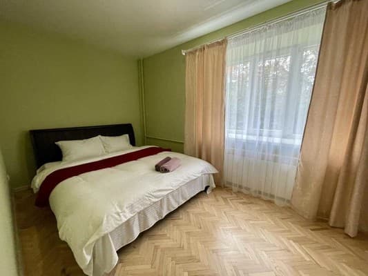 Квартира двокімнатна на вул. Руська 10