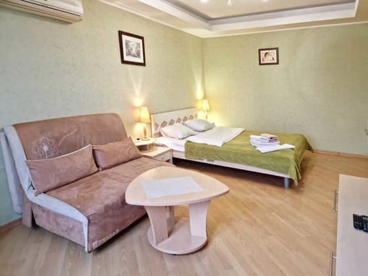 Квартира Home Hotel вул. Євгена Сверстюка 8