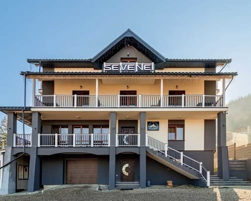 Готель Sevenei