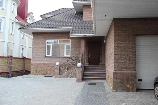 Готель Barin House