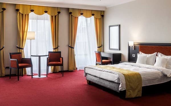 Готель Menorah Hotel