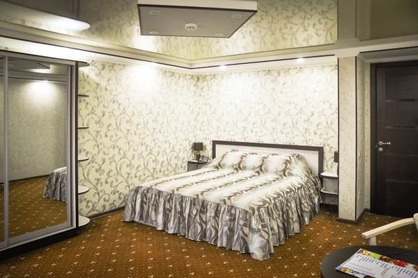 Готель Центральна садиба