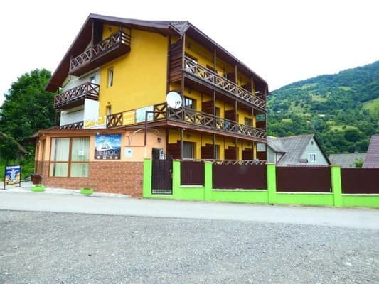 Гостинний двір PETROS