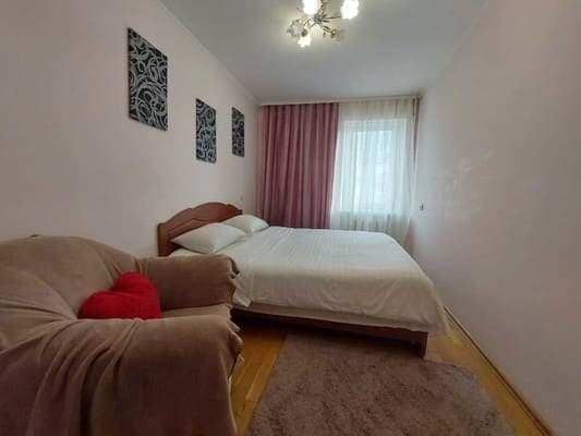 Квартира Луцьк доба Трикімнатні на Сухомлинського