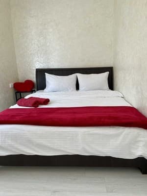 Квартира двокімнатна, вул. Патриарха Мстислава, 1