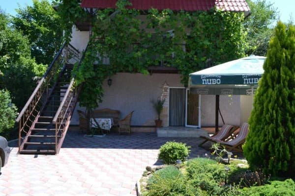 Гостинний двір Приморська 7