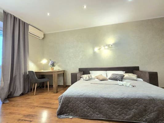 Квартира однокімнатна, вул. Левка Лук'яненка, 13А