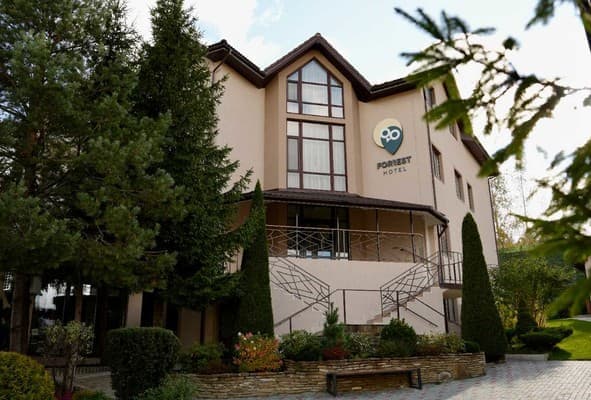 Готель FORREST