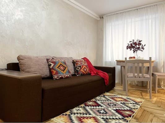 Квартира двокімнатна на вул. Патріотичній 54