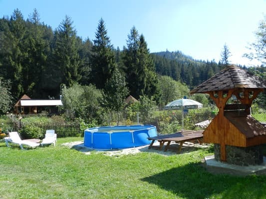 Приватна садиба Зелена садиба над річкою