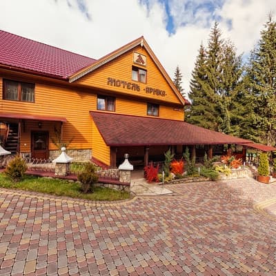 Готель Арніка