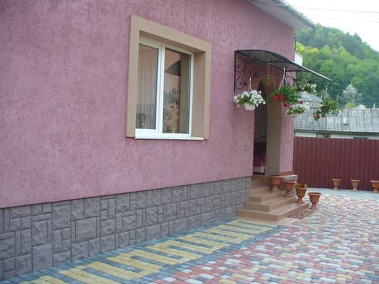 Приватна садиба У Інни