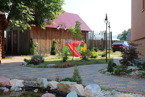 Гостинний двір Синевир