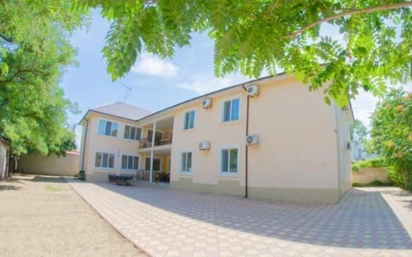 Гостинний двір Приморська, 11