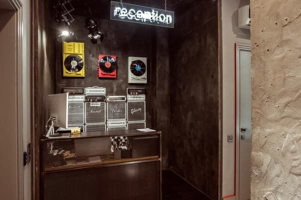 Готель Кімнати і Чутки