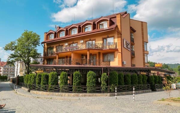 Готельно-ресторанний комплекс Сонячний промінь