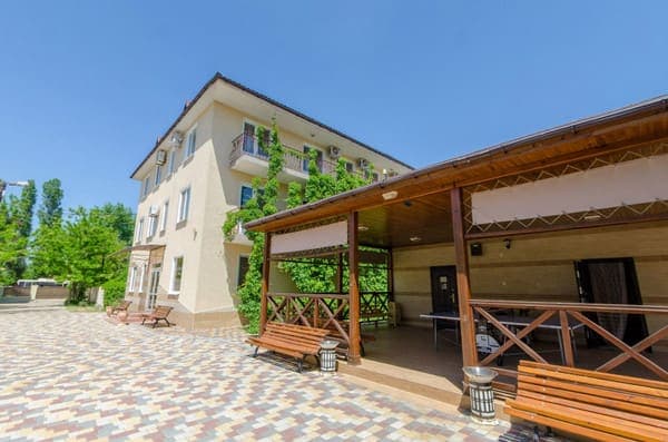 Гостинний двір Приморська 25